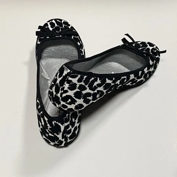 SOLD - NEW Charlotte Russe Leopard Print Flats - Picture 4 of 6